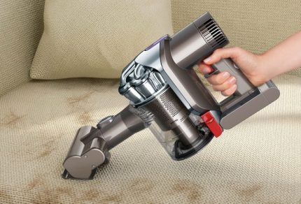 Ang malinis na vacuum ay madaling nakayanan ng lana