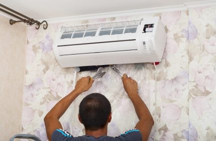 Ang proseso ng pag-install ng mga sistema ng multisplit