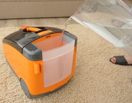 Ang pagbubuhos ng tubig sa silid ng malinis na vacuum