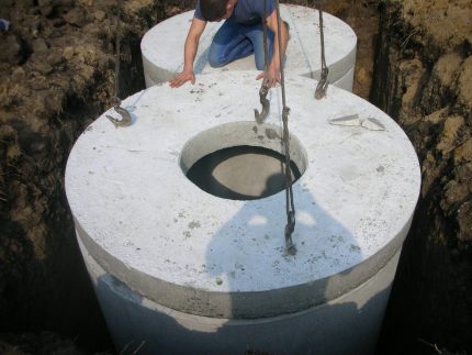 Installatie van ringen van gewapend beton