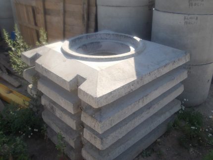Bodemplaten voor een put
