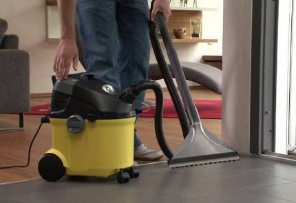 Máy hút bụi làm sạch Karcher vàng