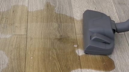 Nangongolekta ng likido ang vacuum cleaner