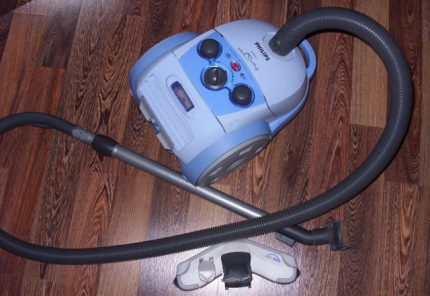 Máy hút bụi model Philips FC90711