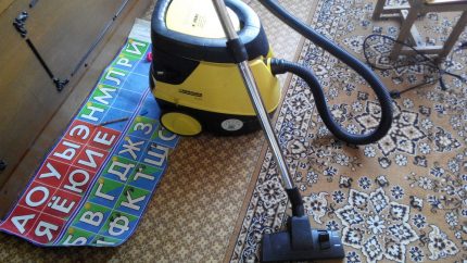 Mas malinis ang vacuum ni Karcher sa silid