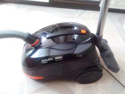 Ang hitsura ng vacuum cleaner