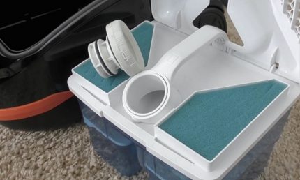 Basura ng basura na may sistema ng kahon ng aqua