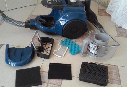 Isang kumpletong hanay ng mga filter ng vacuum cleaner