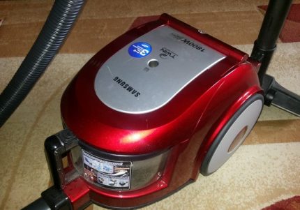 Ang disenyo ng Samsung vacuum cleaner