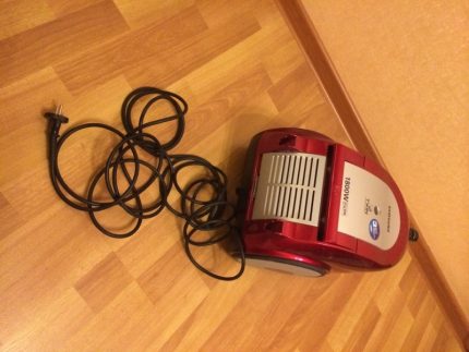 Ang mga problema sa awtomatikong paikot-ikot ng kurdon ng vacuum cleaner