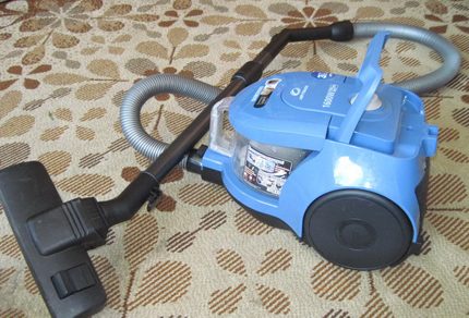 Vacuum cleaner operating kagamitan