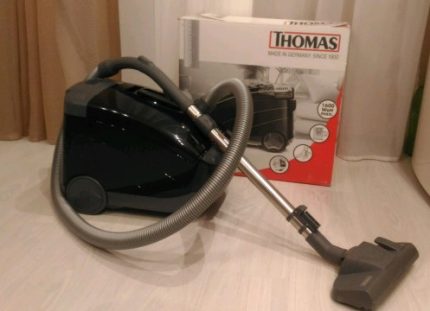 Ang twin Panther vacuum cleaner na may packaging