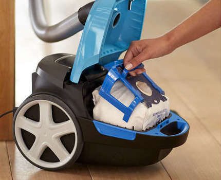 Vacuum cleaner na may bag