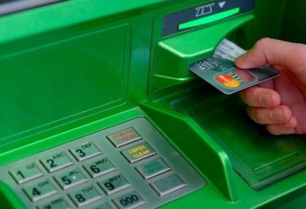 Plastikowa karta bankomatowa