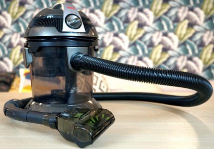 Mas malinis ang vacuum na may aquafilter