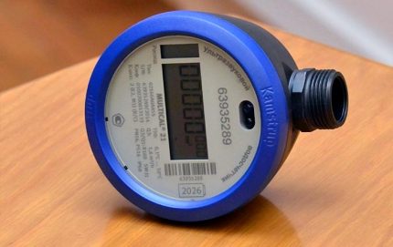 Ang metro ng tubig na may elektronikong pagpapakita