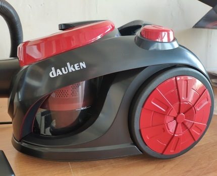 Ang hitsura ng isang cyclone vacuum cleaner
