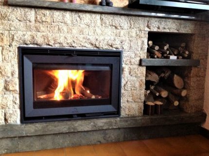 Built-in fireplace insert