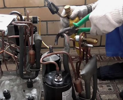 Tháo dỡ máy nén điều hòa