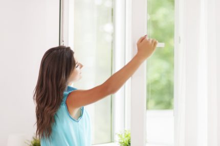 Tăng độ ẩm bằng cách thông gió