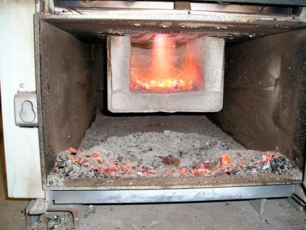 Solid fuel boiler combustion chamber