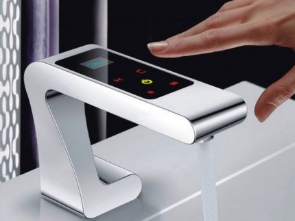 Touch mixer with thermostat