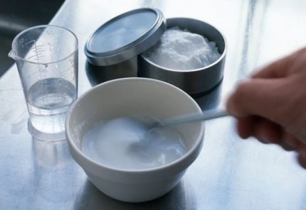 Soda and Vinegar Against Mildew