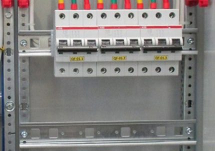DIN-rail voor montage hardware