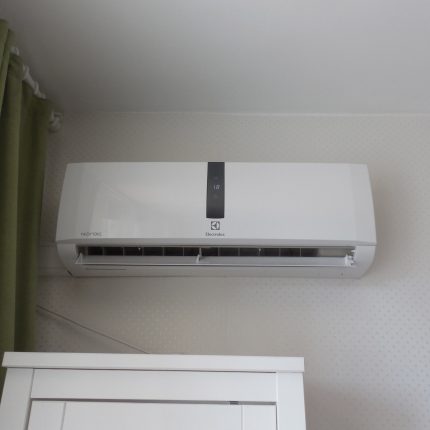 Panloob na inverter split system module sa silid