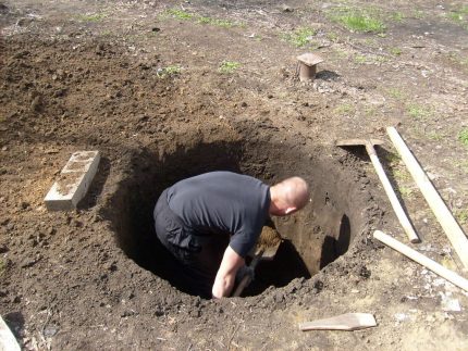 Start handmatig graven van een put