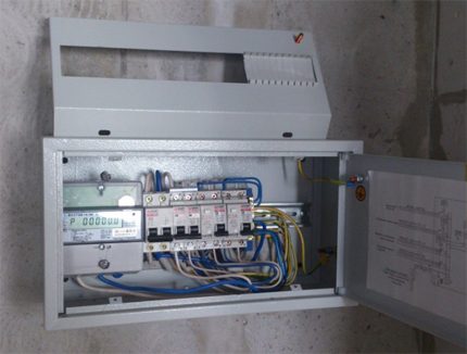 Elektrische kast met metalen kern