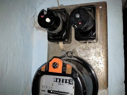Verouderde methode om een ​​meter in een appartement te installeren