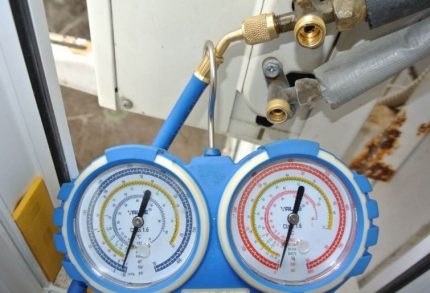 Manifold để tiếp nhiên liệu cho một hệ thống phân chia