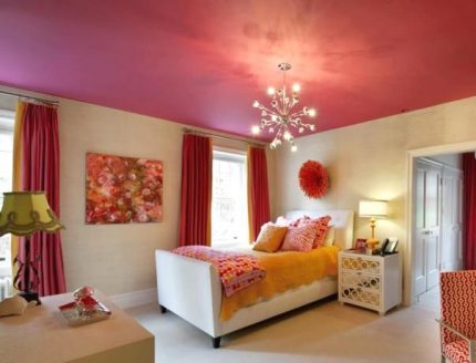 Plafond in heldere kleuren