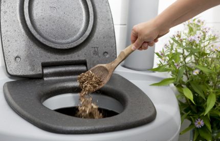 Dusting waste in a dry closet