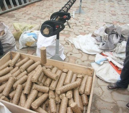 Raw materials for the production of briquettes