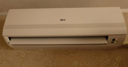 Ang pader na naka-mount na air conditioner