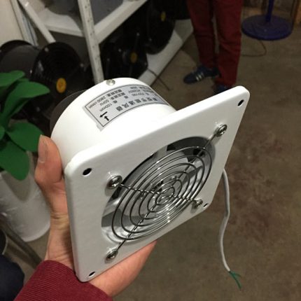 Uitlaatventilator in de hand