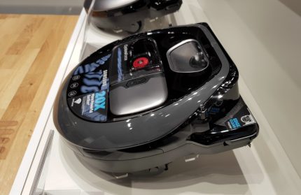 Vacuum cleaner robot