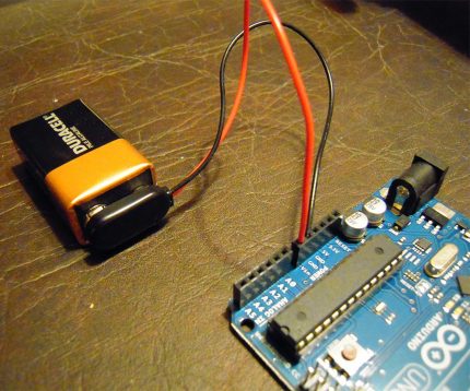 Arduino aangedreven door batterijpakket