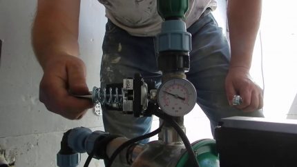 Theo dõi và điều chỉnh áp lực nước