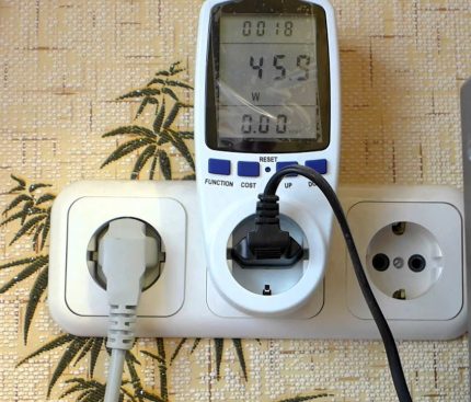 Ampe kế có ổ cắm