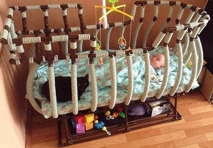 Tàu Cot làm bằng ống nhựa