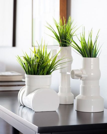 Chậu hoa từ một đường ống