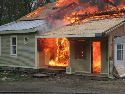 Brand op een bouwplaats
