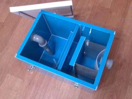 Grease trap for kitchen sink