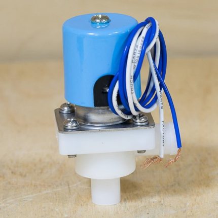 Magneetventiel met stroomdraden