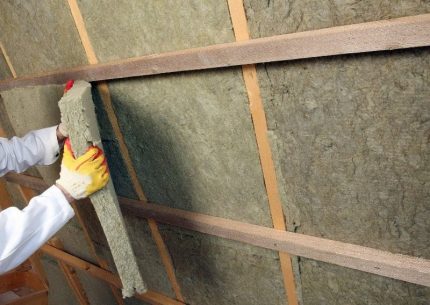 Mineral wool between rafters
