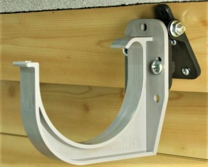 Movable bracket