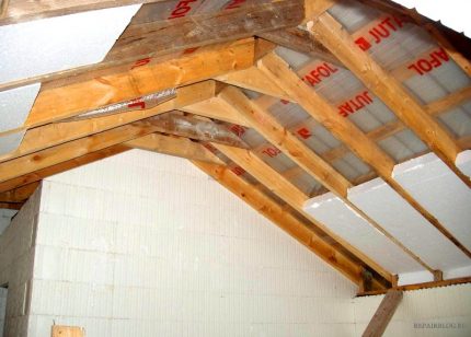 Polyfoam voor zolderisolatie